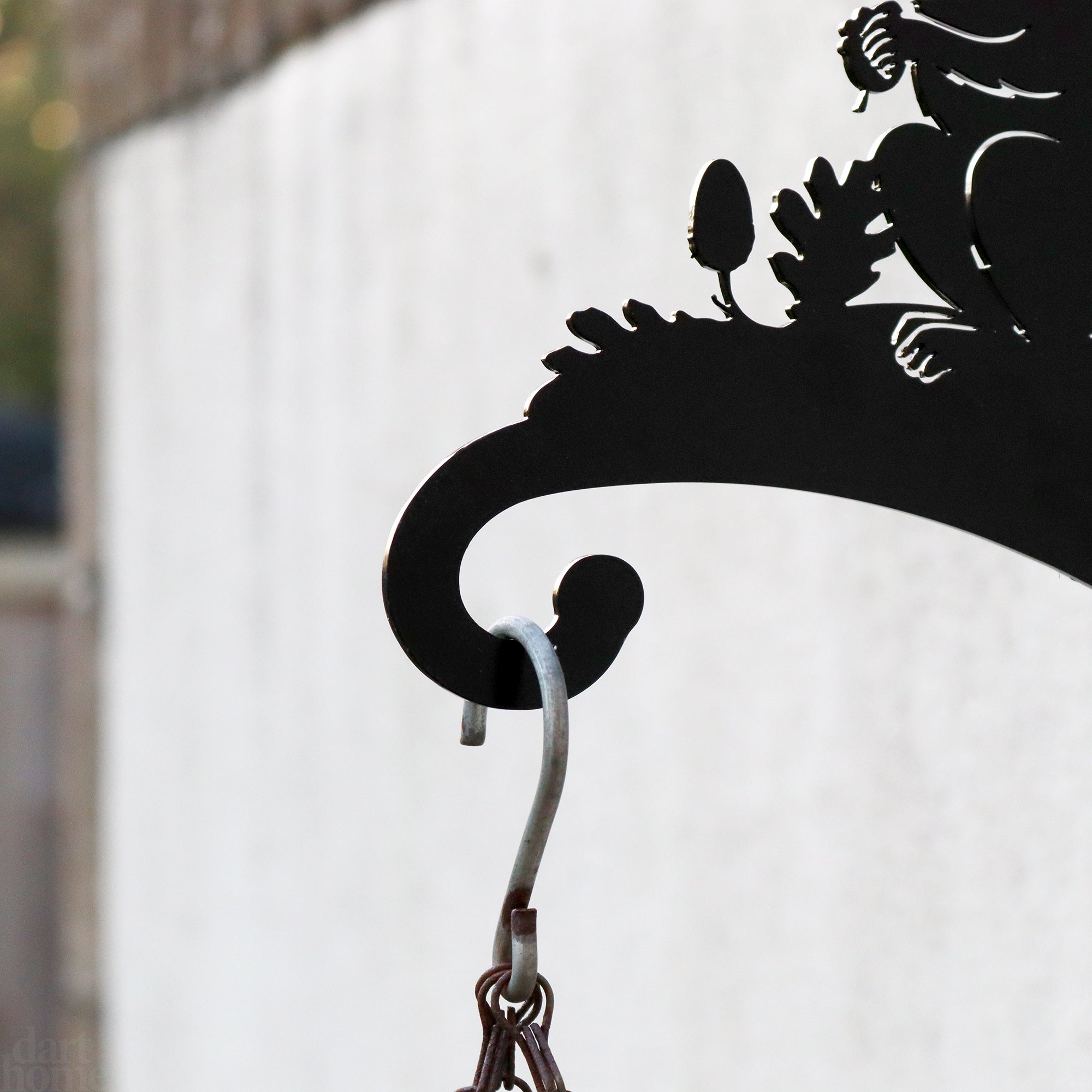 Steel Snacking Squirrel Hanging Basket Bracket