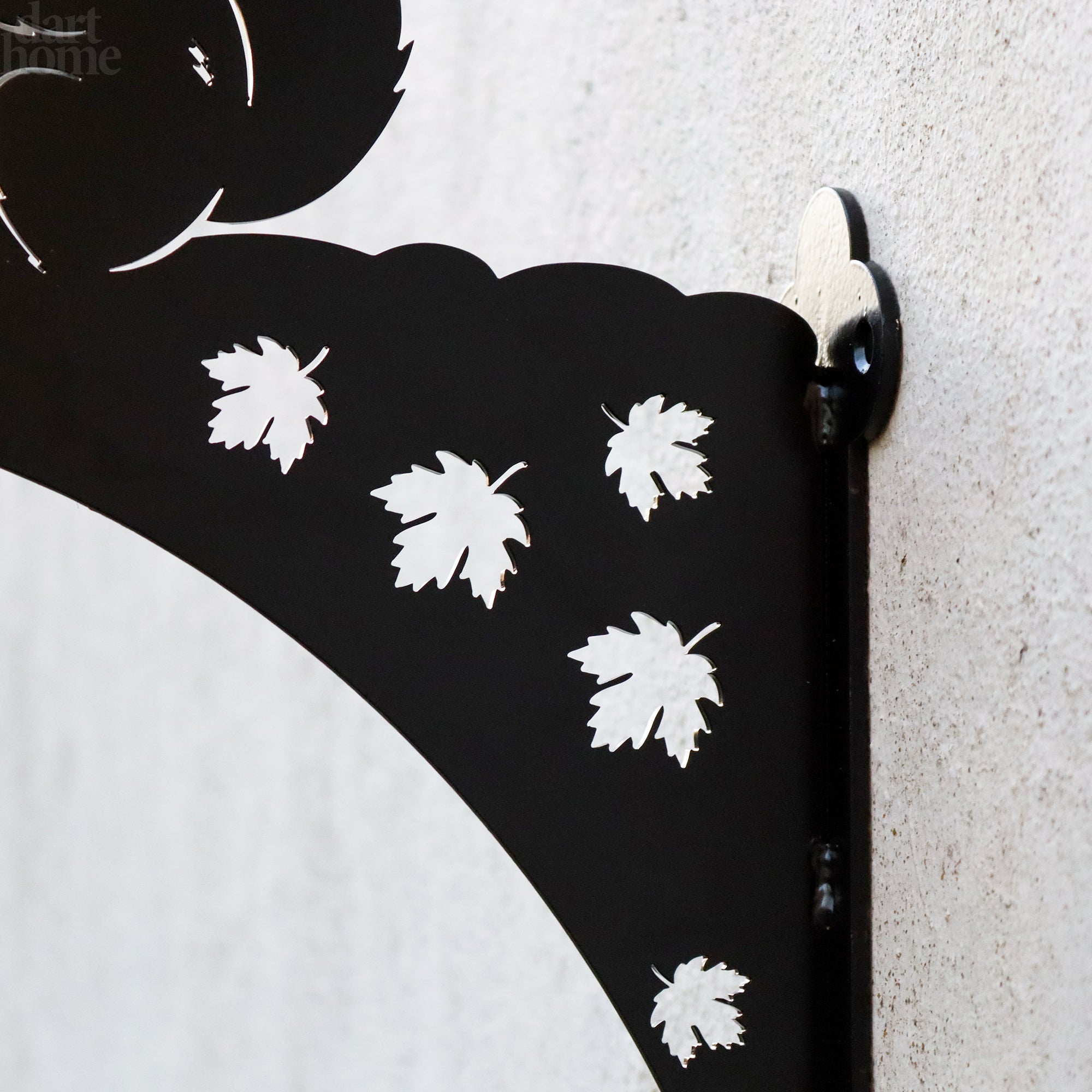 Steel Snacking Squirrel Hanging Basket Bracket