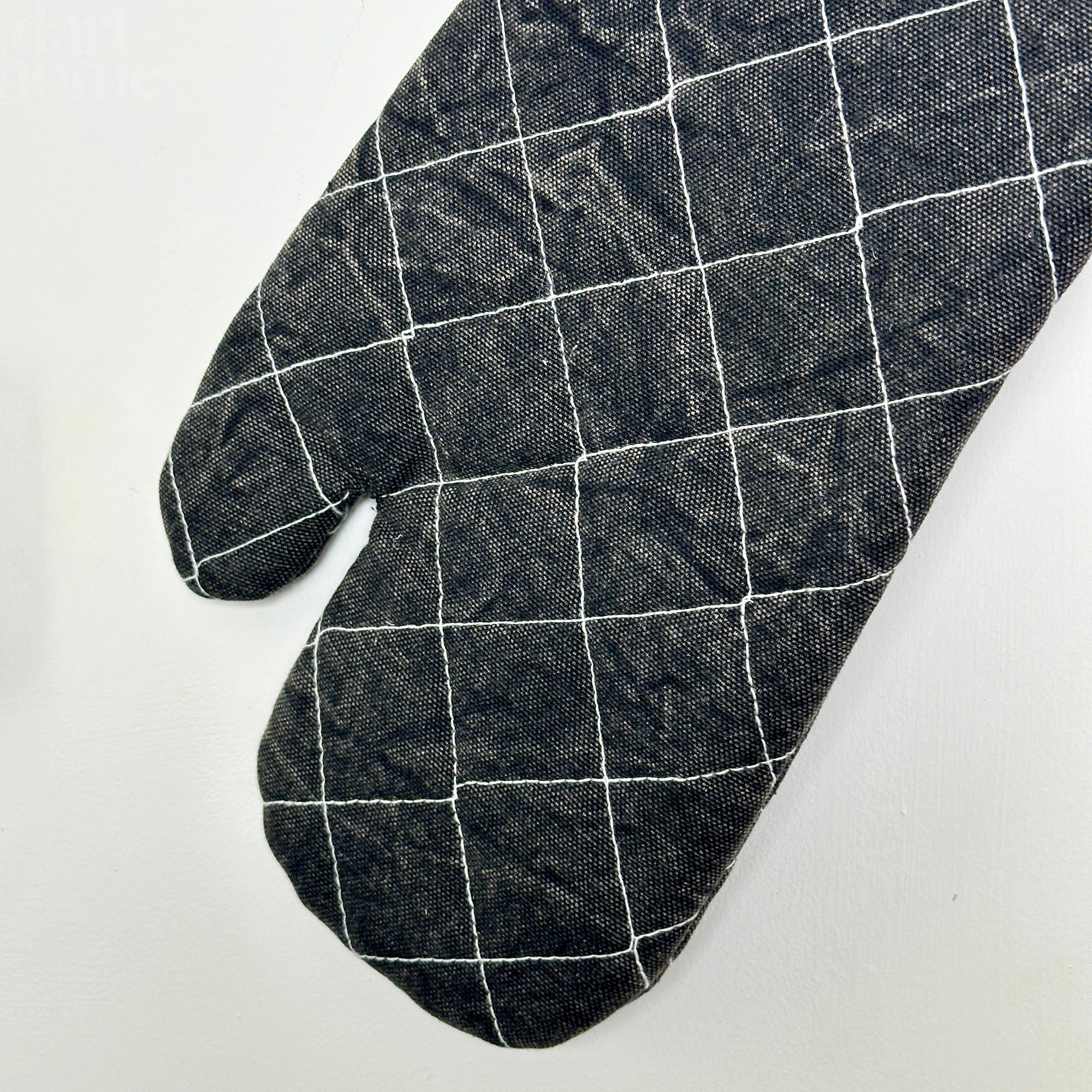 Schwarzes, gestepptes Ofenhandschuhpaar