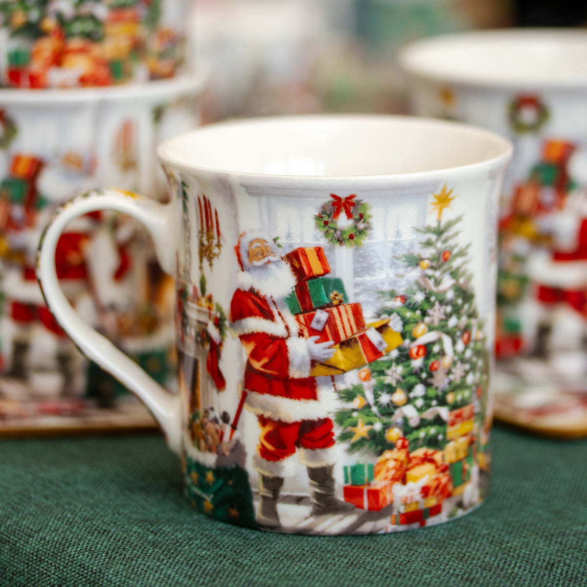 Darthome Set mit 4 Weihnachtsmann-Tassen, 300 ml, in Geschenkbox
