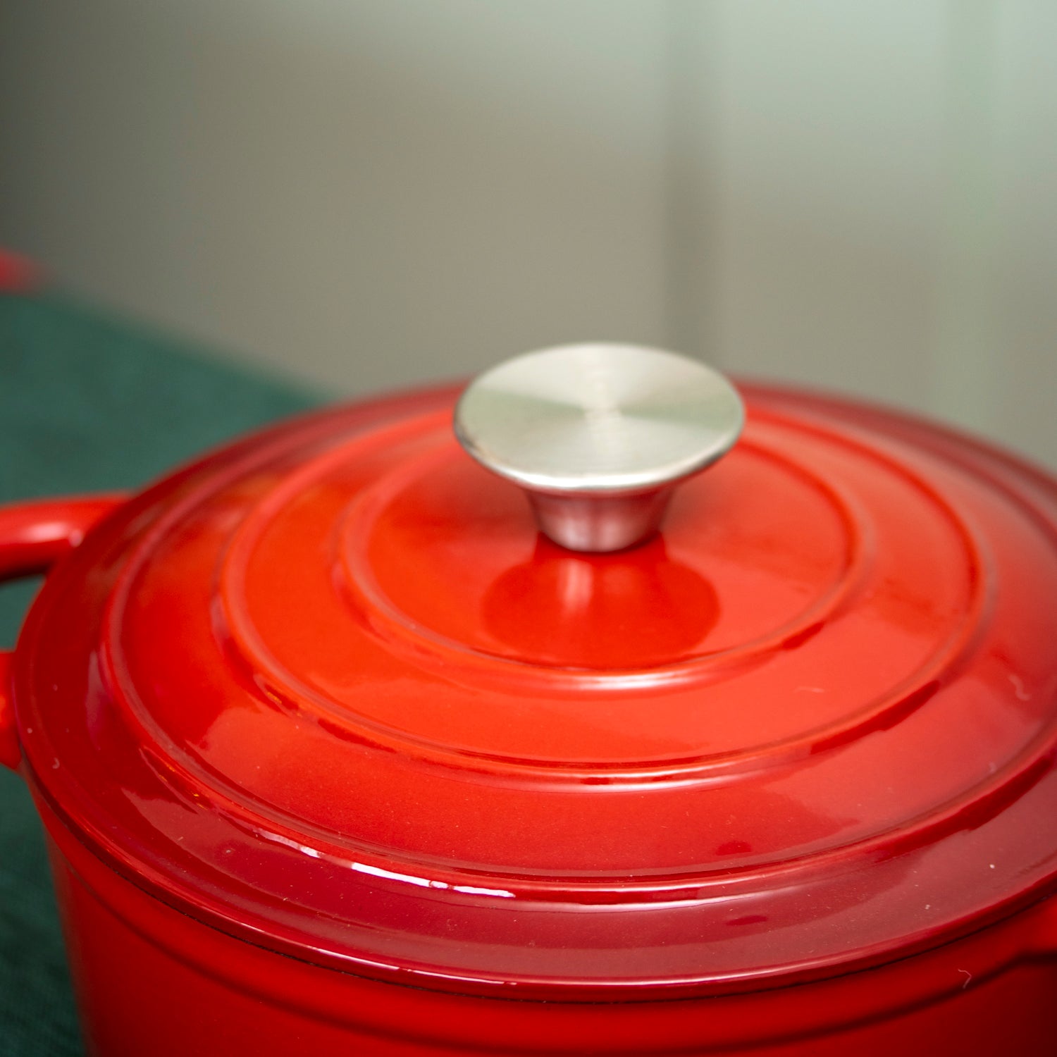 Red 2.5 Litre Cast Iron Casserole Dish