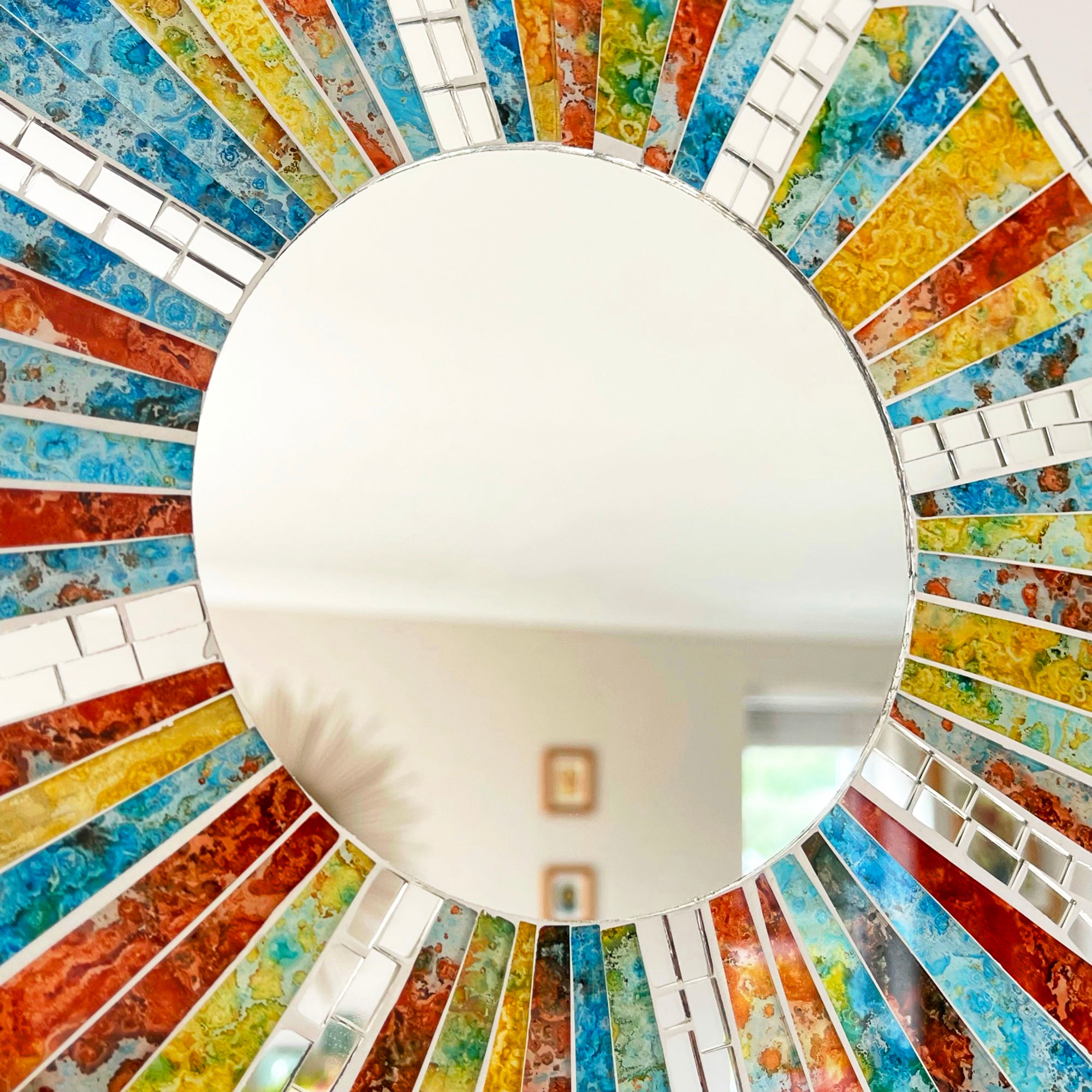Gänseblümchen-Regenbogen-Mosaik-Wandspiegel