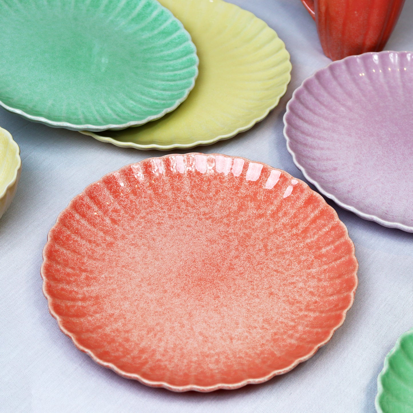 Set Of 4 Pastel Scalloped Dinner Plates