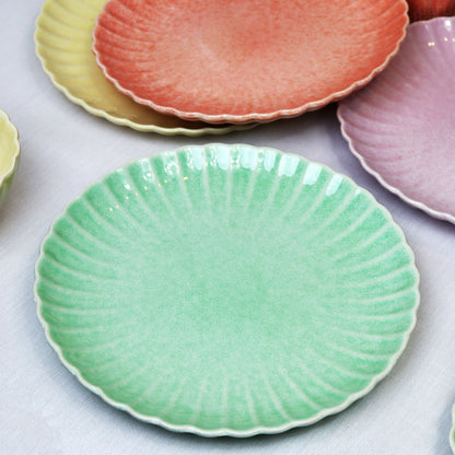 Set Of 4 Pastel Scalloped Dinner Plates