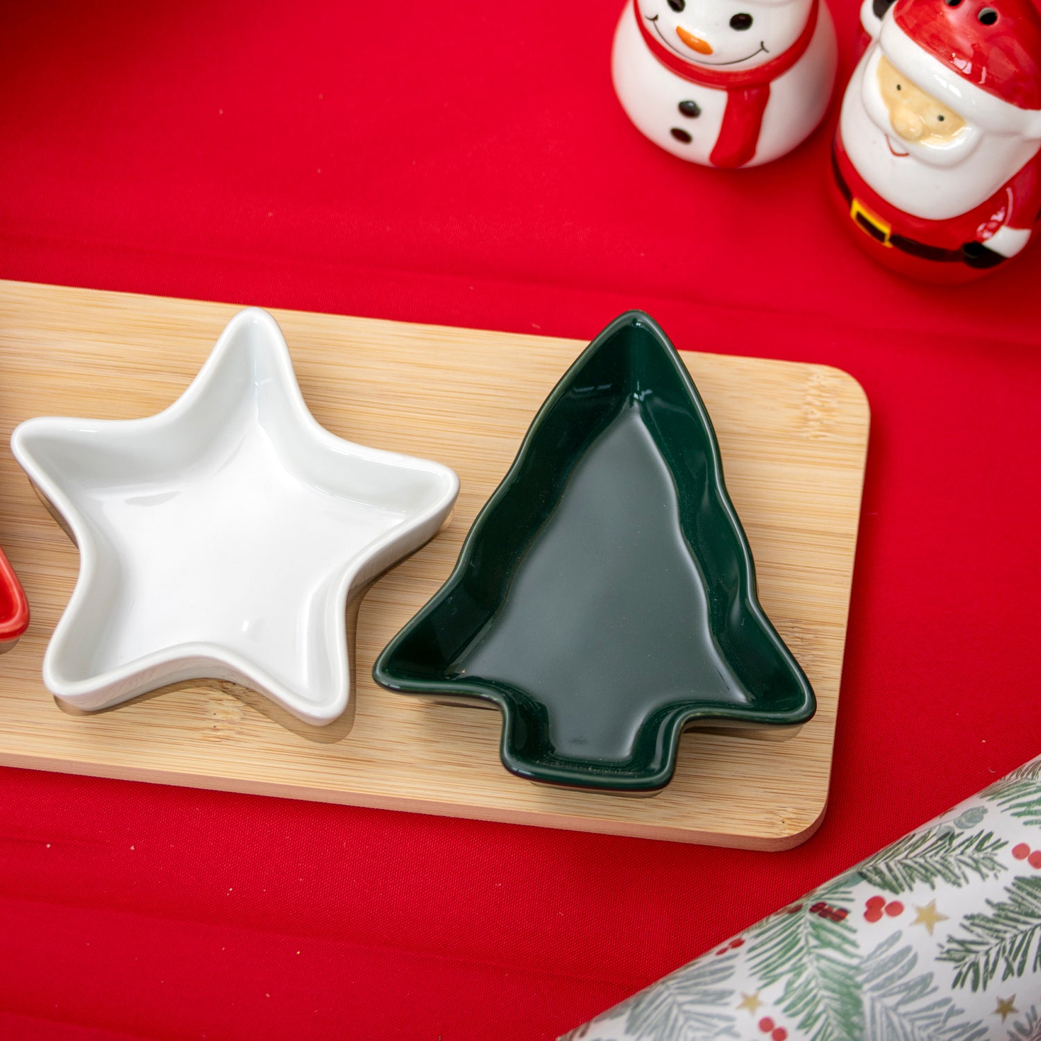 4 Piece Festive Christmas Bowl & Tray Set