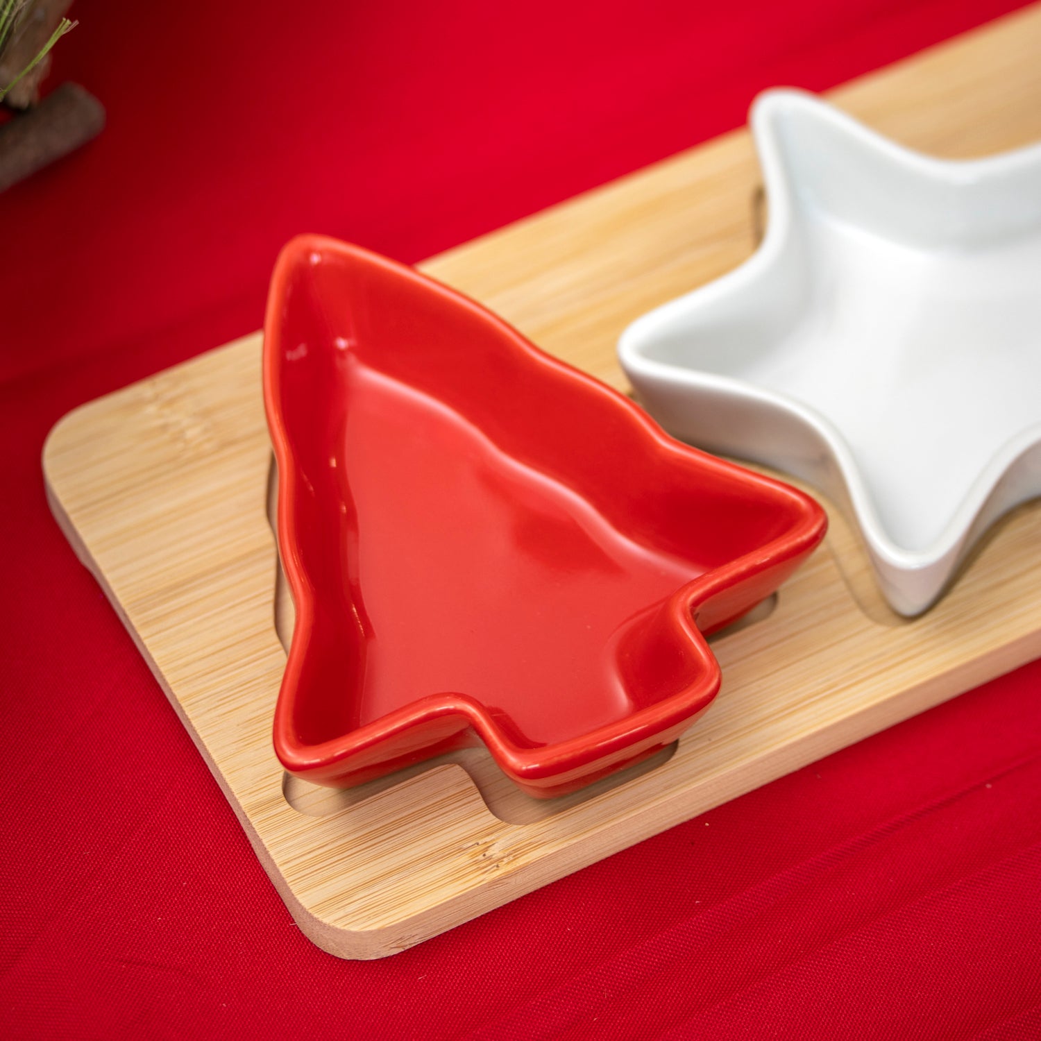 4 Piece Festive Christmas Bowl & Tray Set
