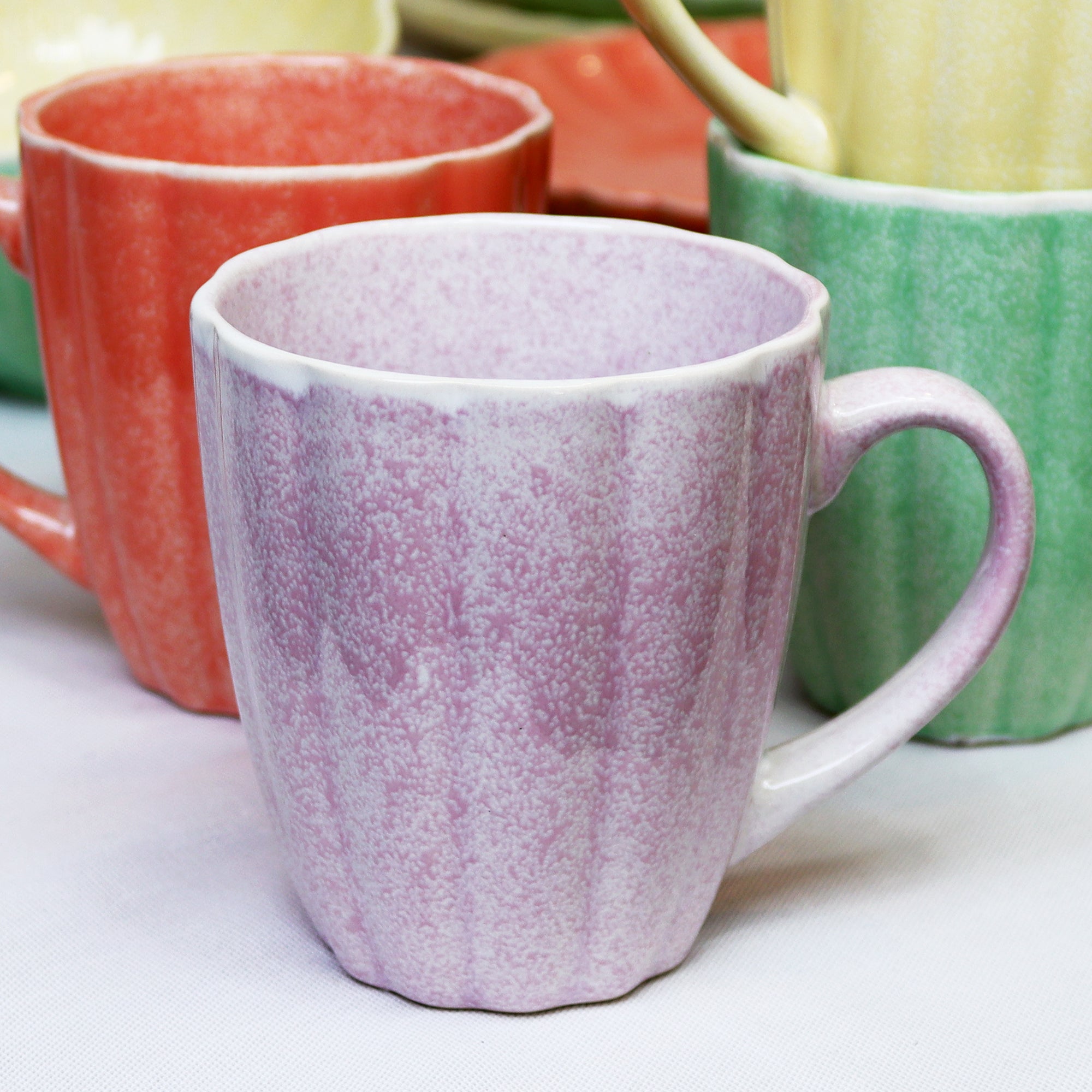 Set Of 4 Pastel Scalloped Mugs 380ml