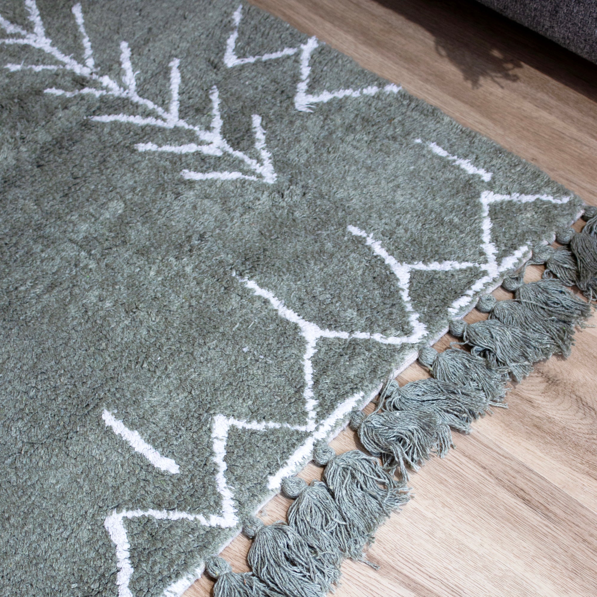 Green Aztec Tasselled Cotton Rug