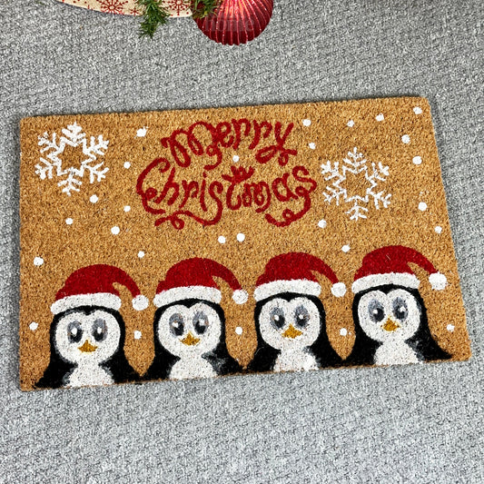 Fußmatte aus Kokosfaser mit weihnachtlicher Pinguin-Familie