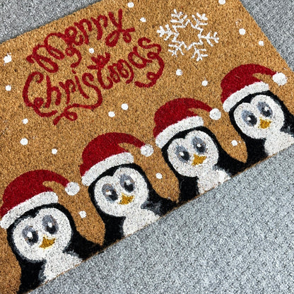 Fußmatte aus Kokosfaser mit weihnachtlicher Pinguin-Familie