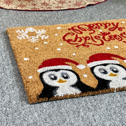 Fußmatte aus Kokosfaser mit weihnachtlicher Pinguin-Familie