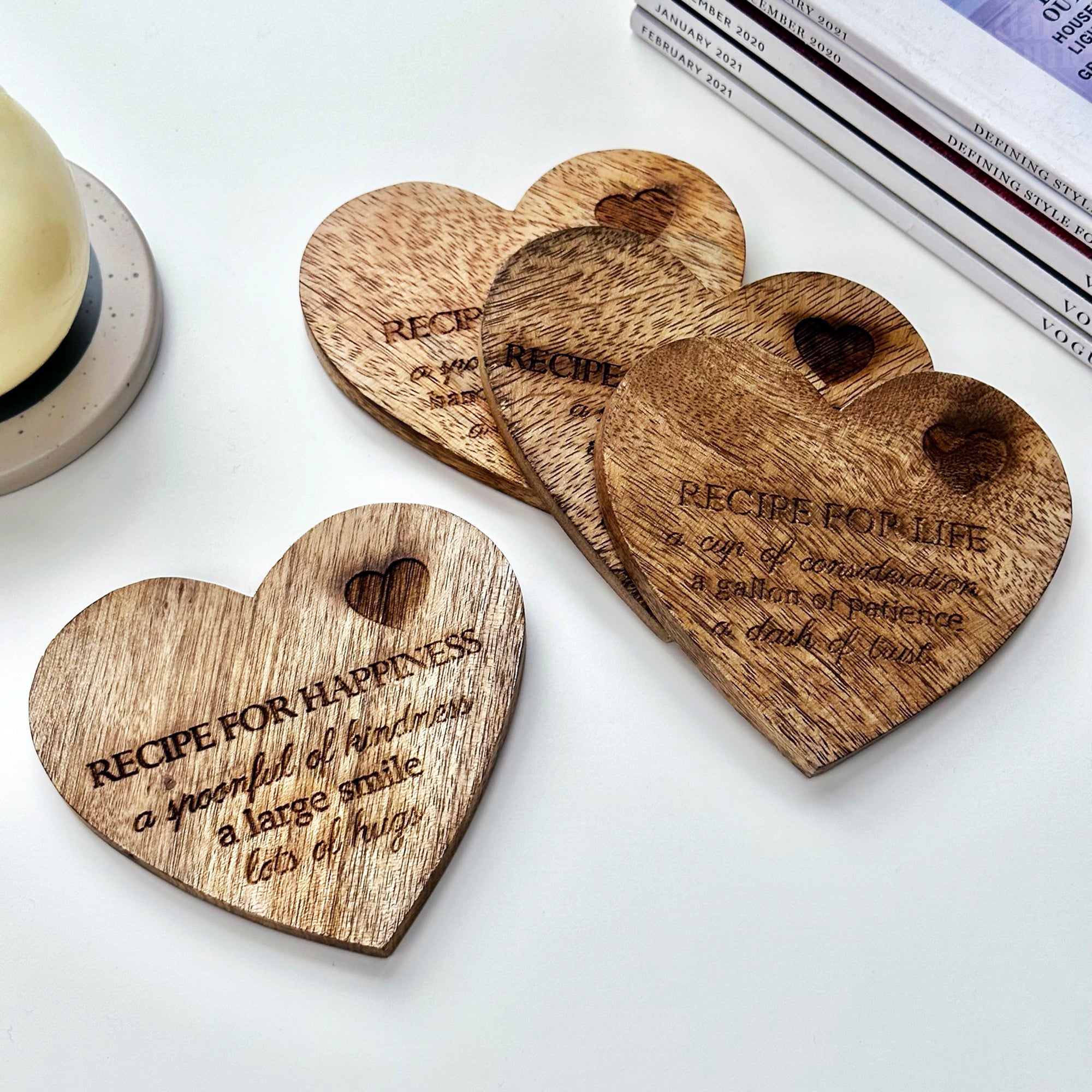 Set mit Untersetzern „Love Heart Recipe For Life“.