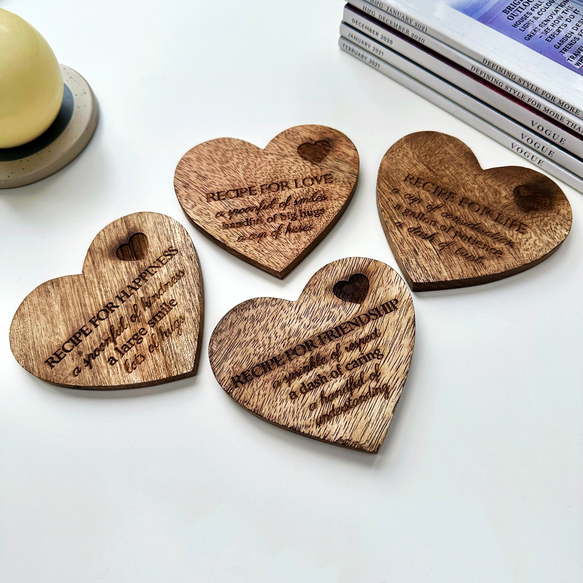Set mit Untersetzern „Love Heart Recipe For Life“.