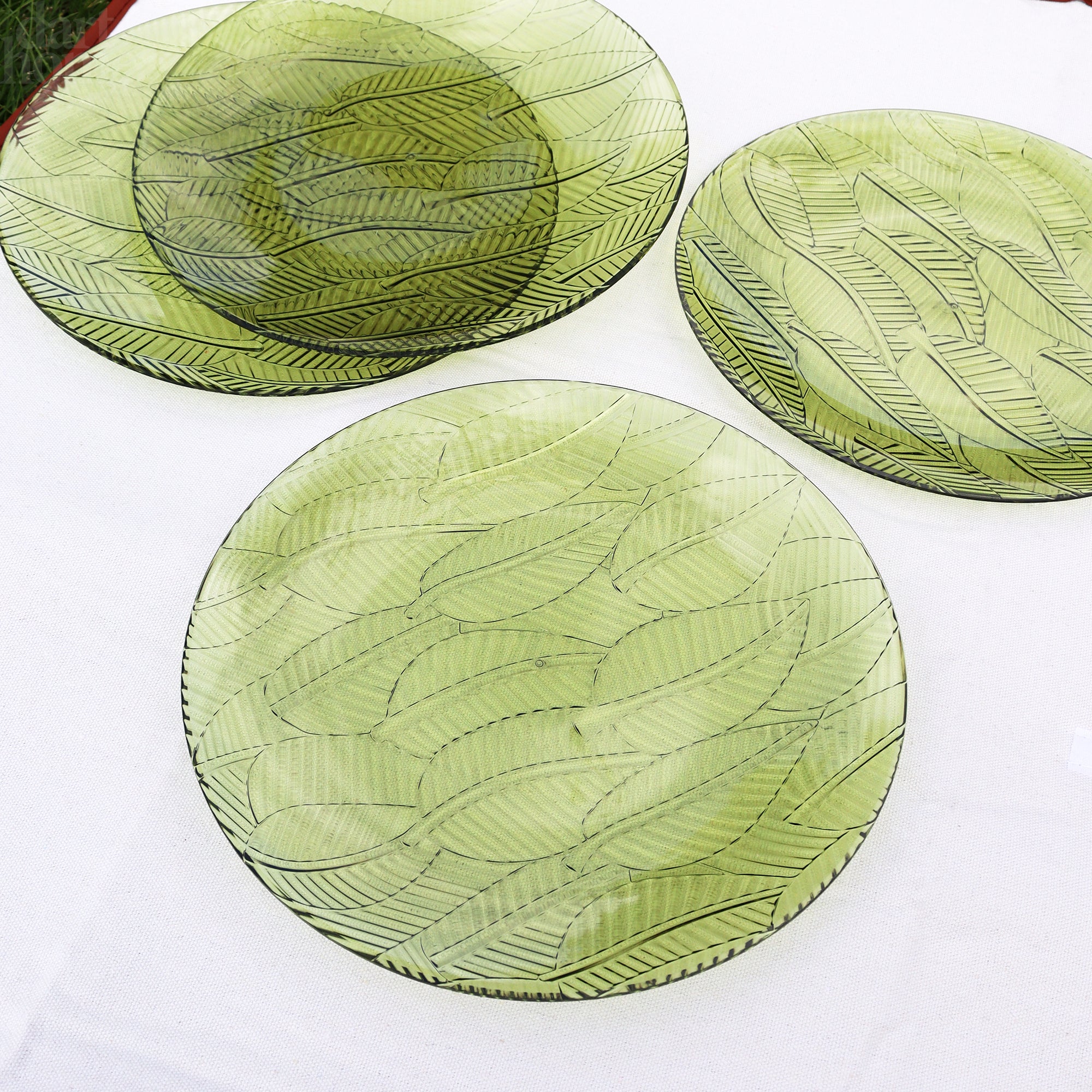Set Of 4 Green Leaf Outdoor Plates