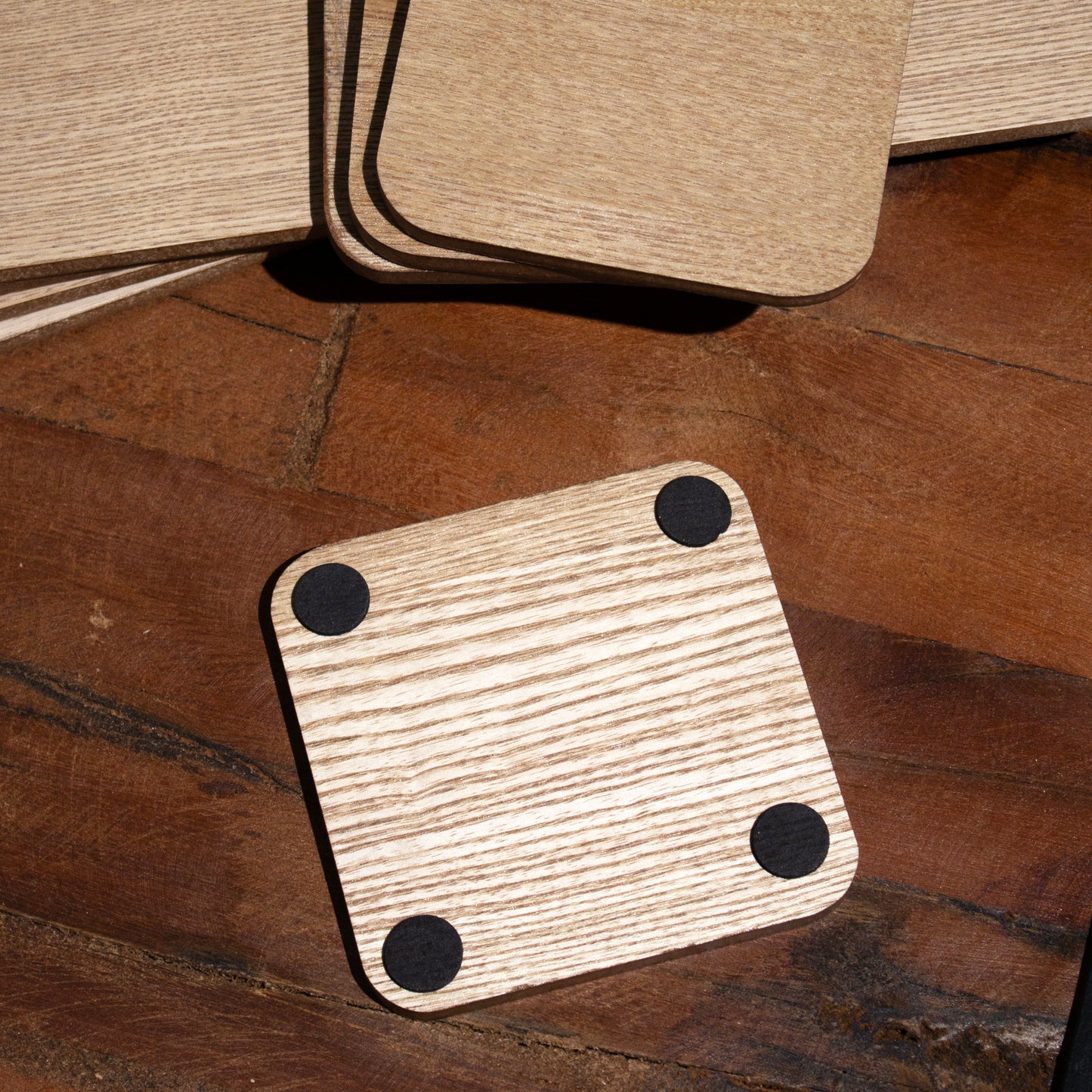 Set Of 4 Oak Veneer Placemats & Coasters