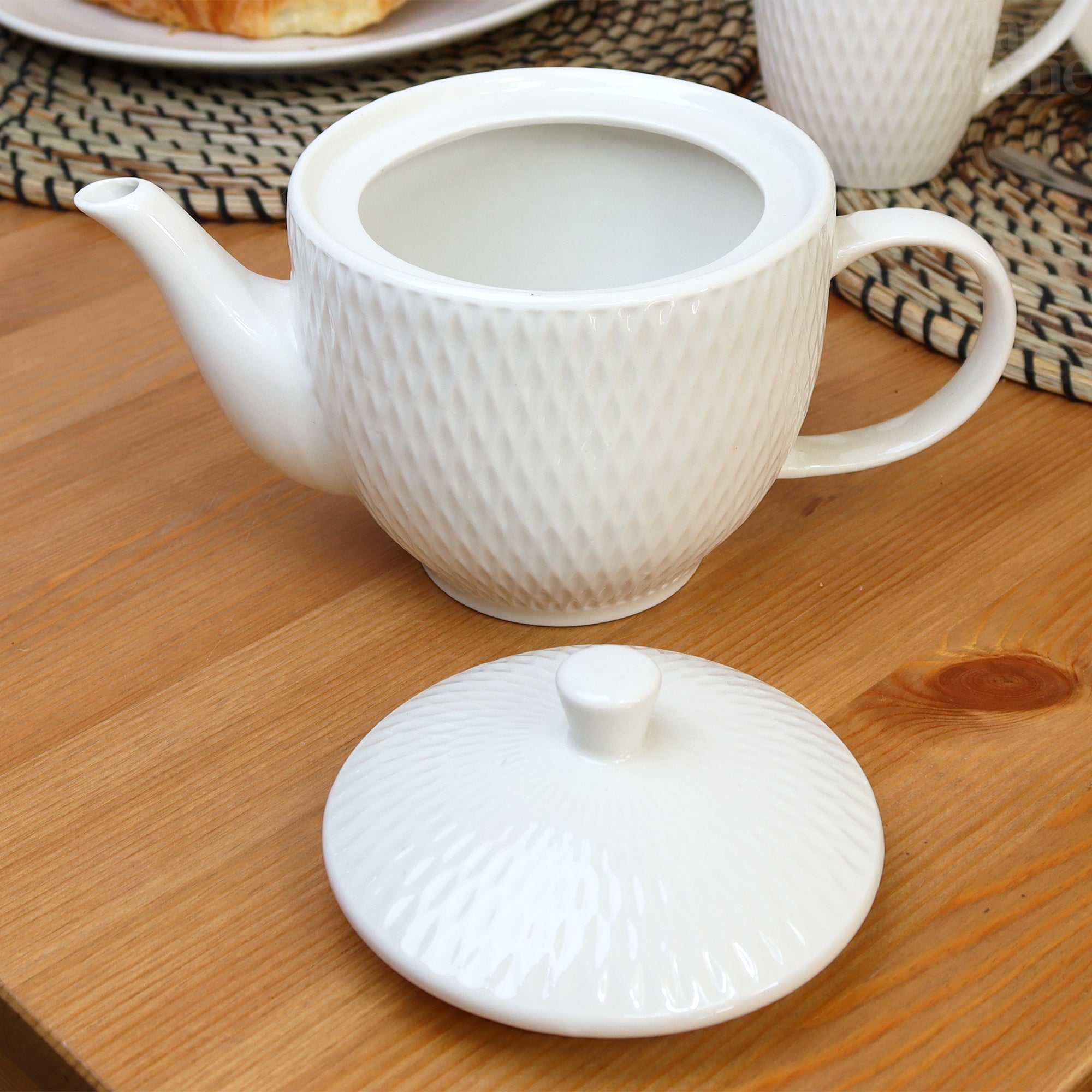 White Jewel 1 Litre Teapot