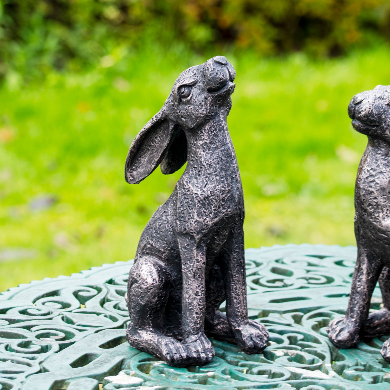 Bronze-Gartenhasen-Ornamente, 2er-Set