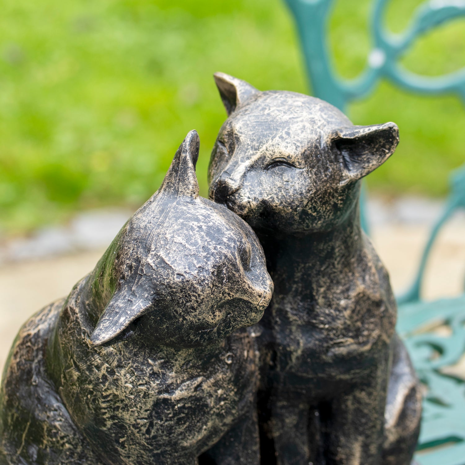 Schwarze Putzkatzen-Gartendekoration