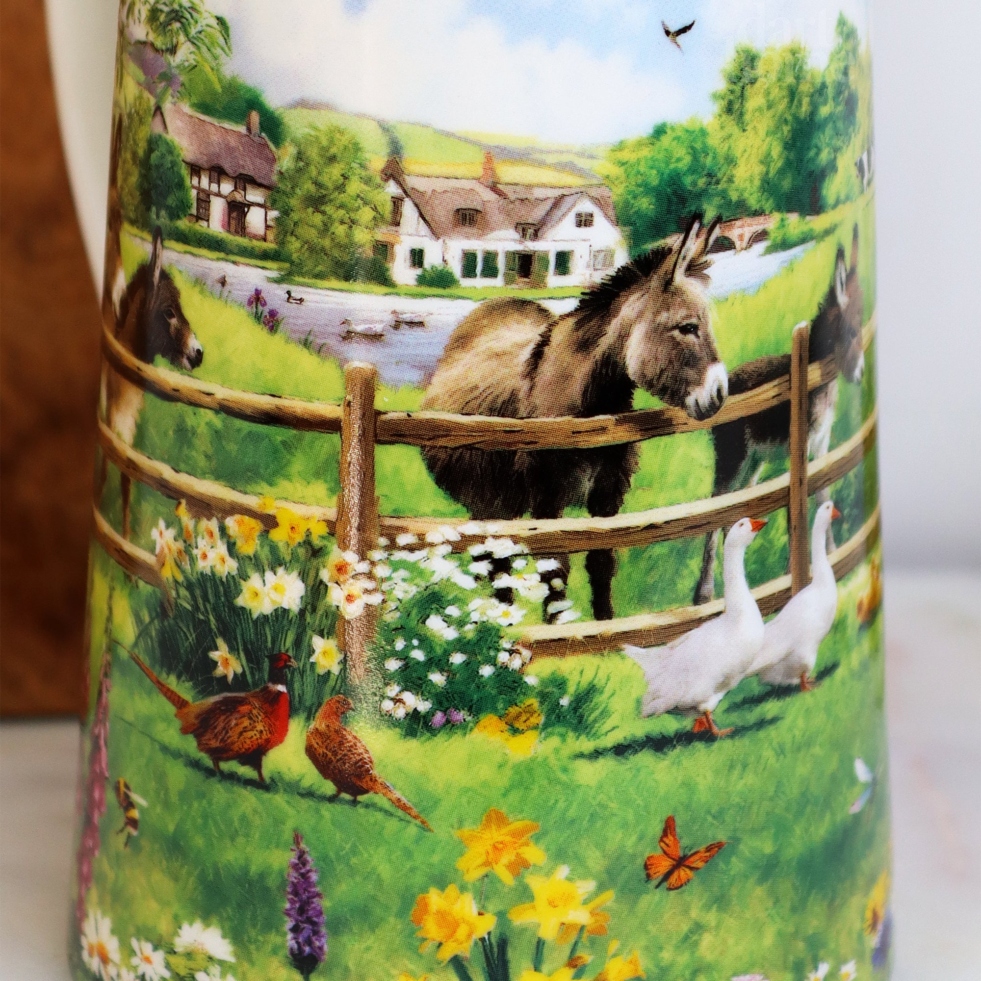Feiner Porzellan-Landkrug mit Hirschmotiv