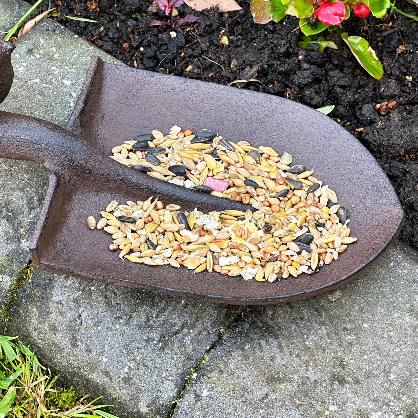 Cast Iron Spade Bird Feeder