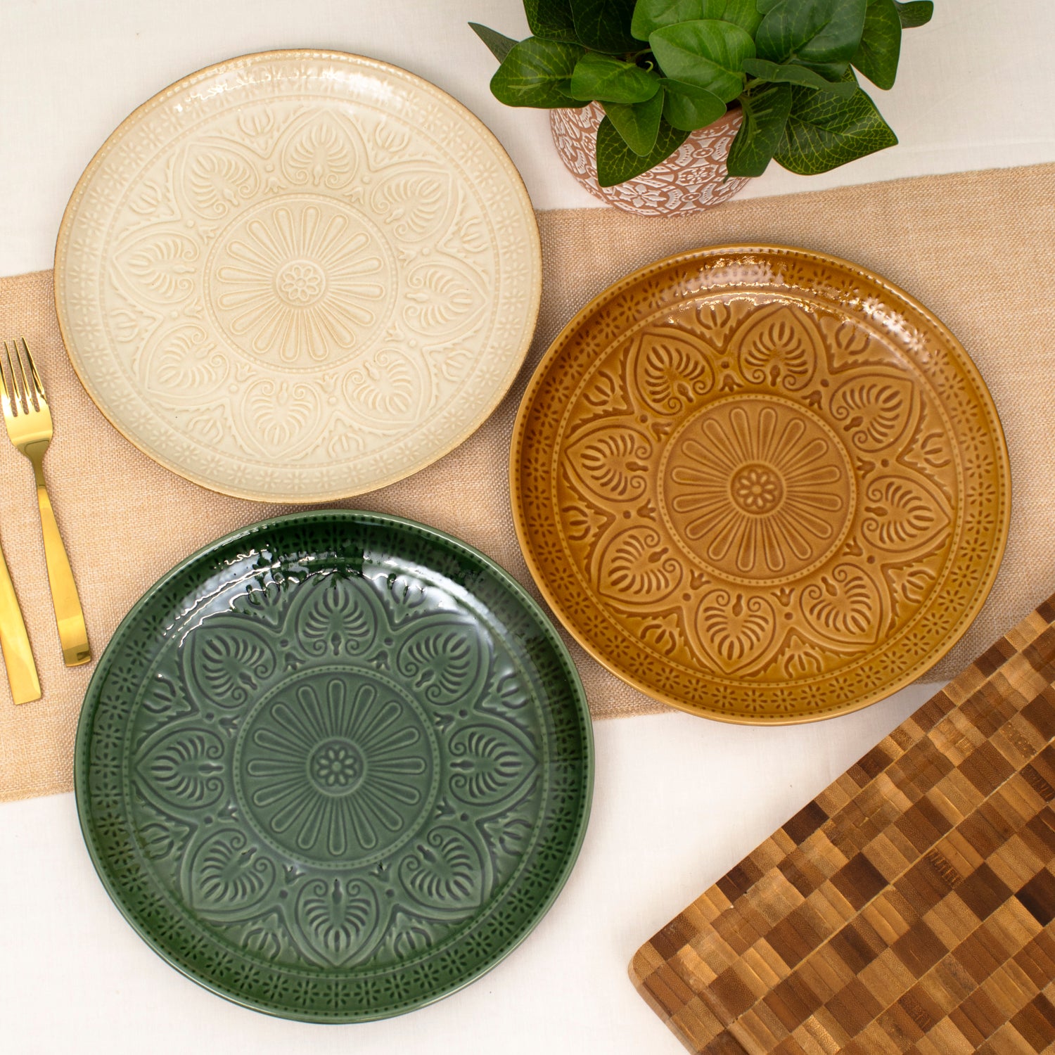Set Of 6 Embossed Leaf Dinner Plates