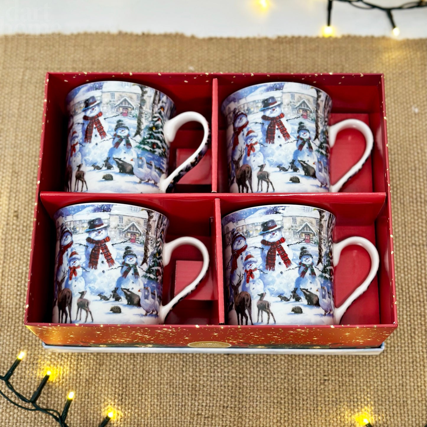 Set mit 4 „Magic Of Christmas“-Tassen in Geschenkbox