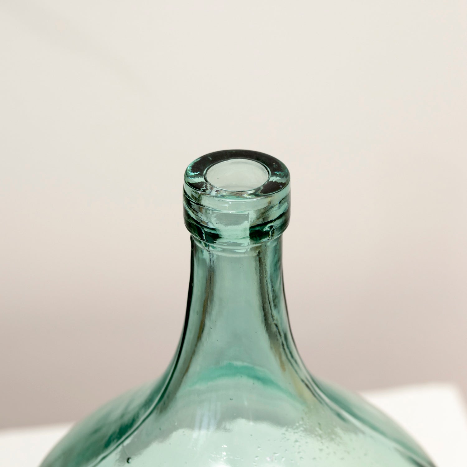 Klare Blasenvase aus recyceltem Glas