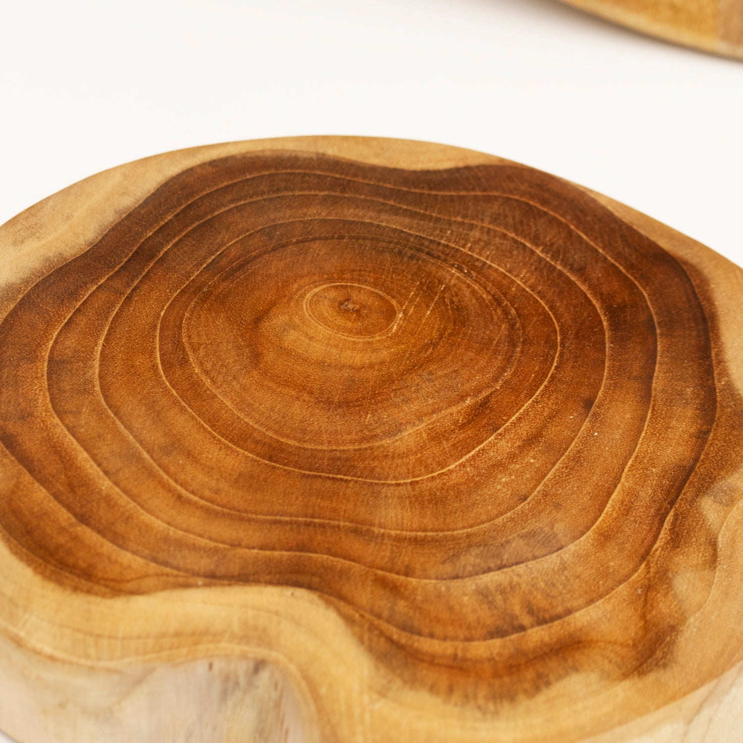 Servierbrett aus Teakwurzelpilzen