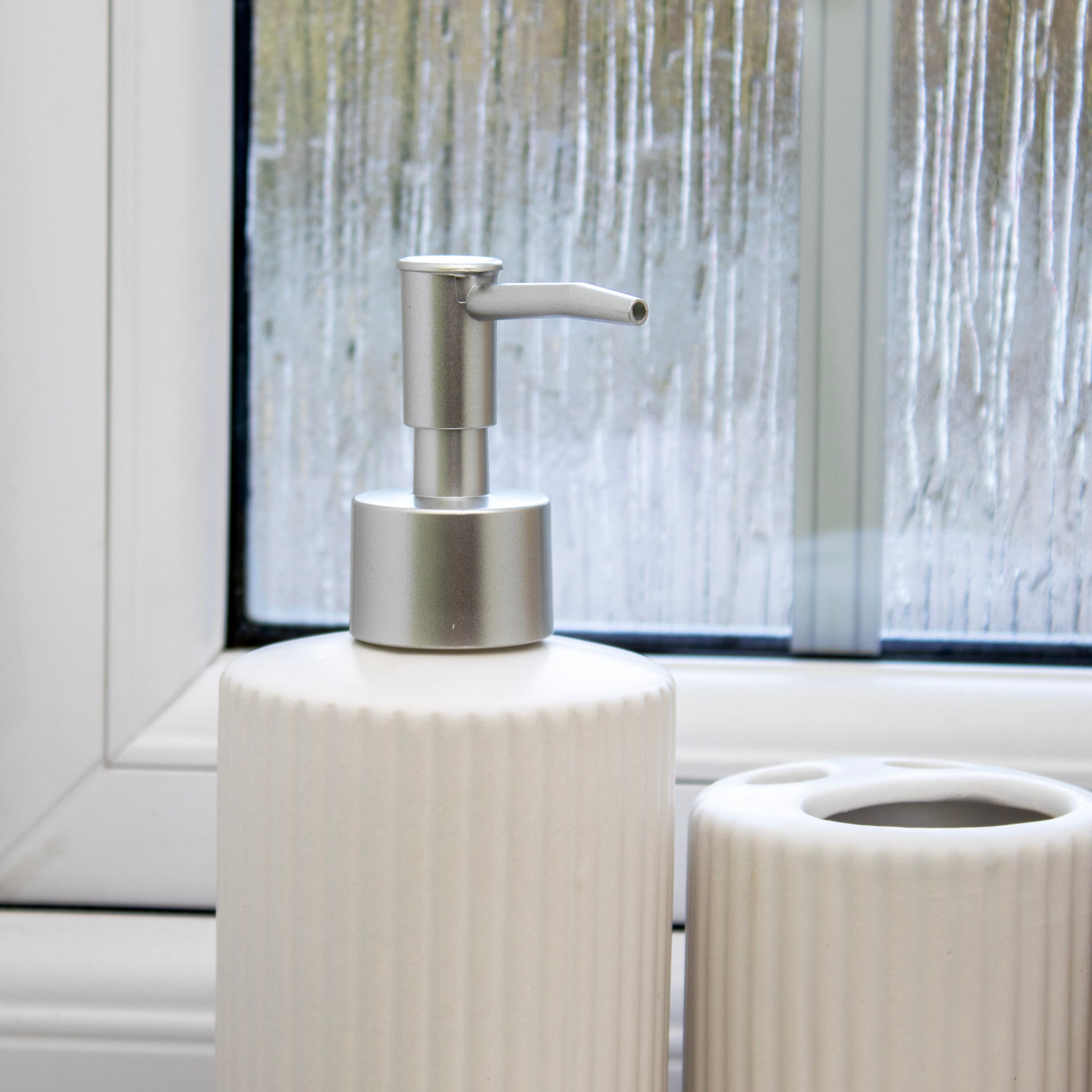 Ribbed Ceramic Set Of 4 Bathroom Accessories