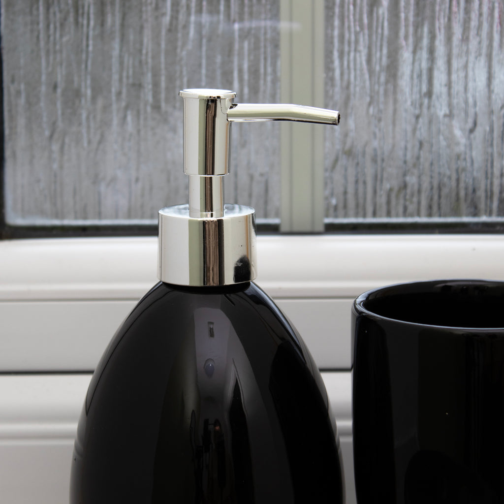Glossy Ceramic Set Of 3 Bathroom Accessories