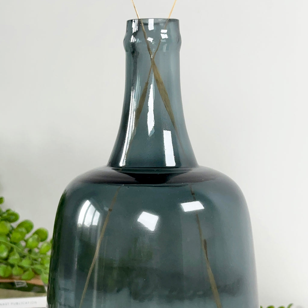 Azurblaue Glasflaschenvase