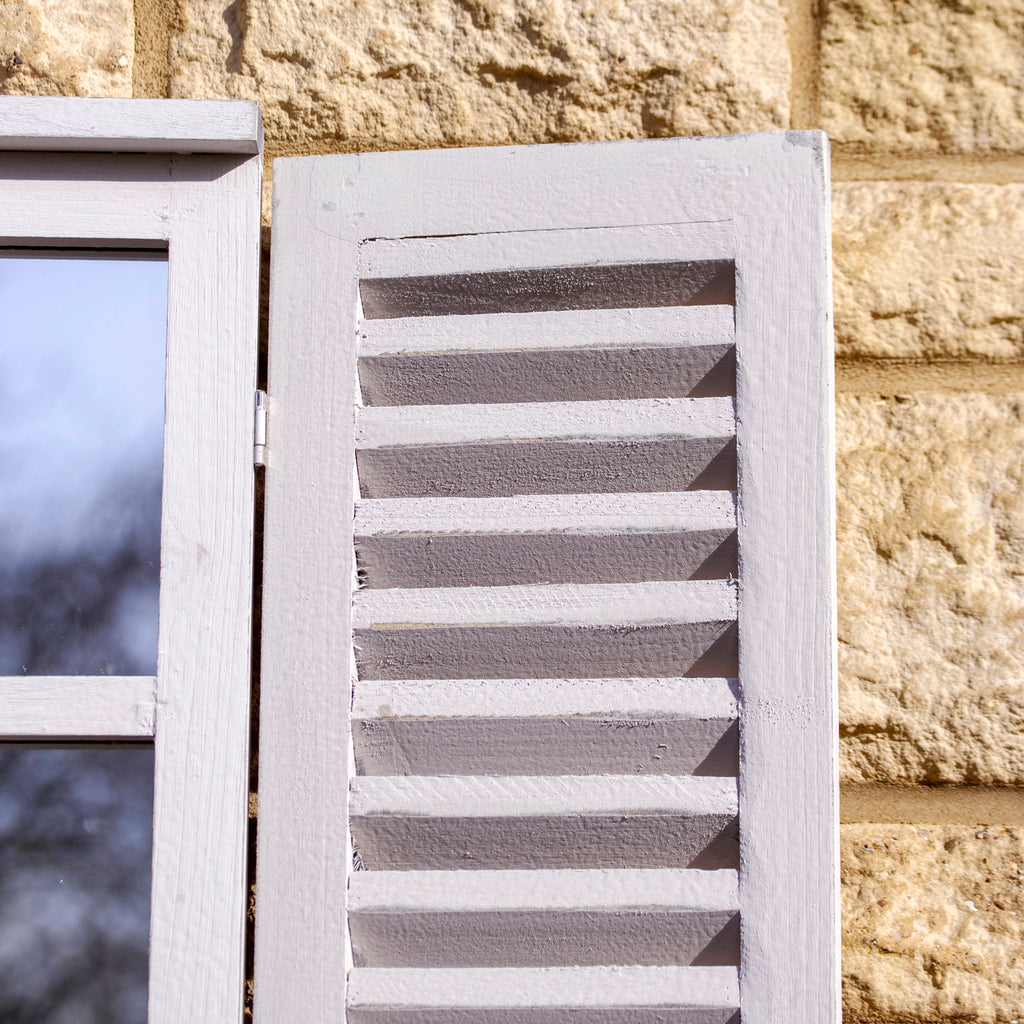 Französischer Wandspiegel mit Fensterläden im Landhausstil