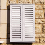 Französischer Wandspiegel mit Fensterläden im Landhausstil