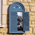 Französischer Wandspiegel mit Fensterläden im Landhausstil