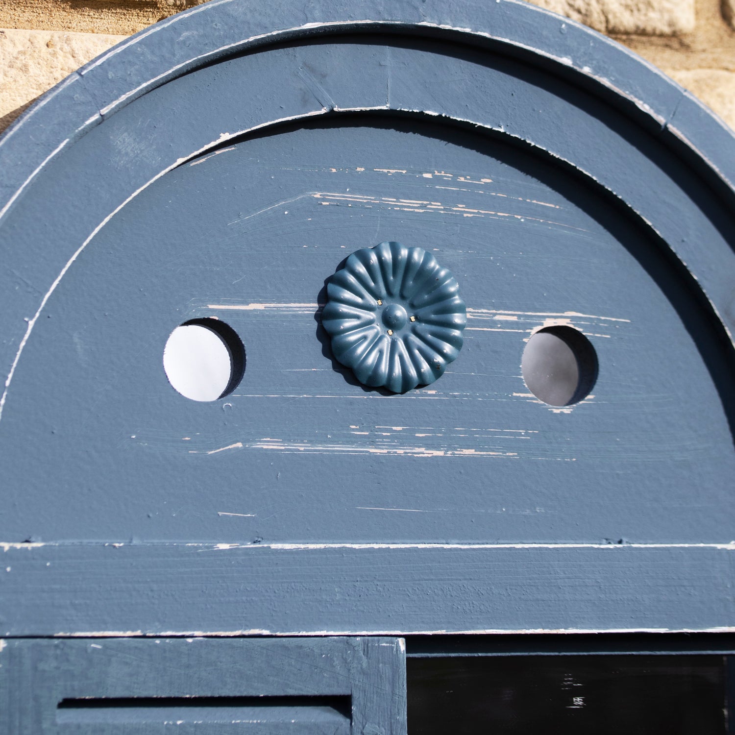 Französischer Wandspiegel mit Fensterläden im Landhausstil