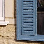 Französischer Wandspiegel mit Fensterläden im Landhausstil