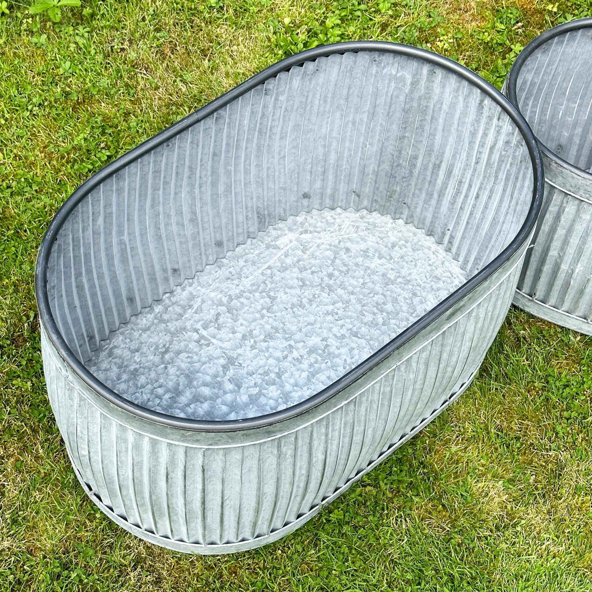 Set mit 3 verzinkten ovalen Pflanzgefäßen