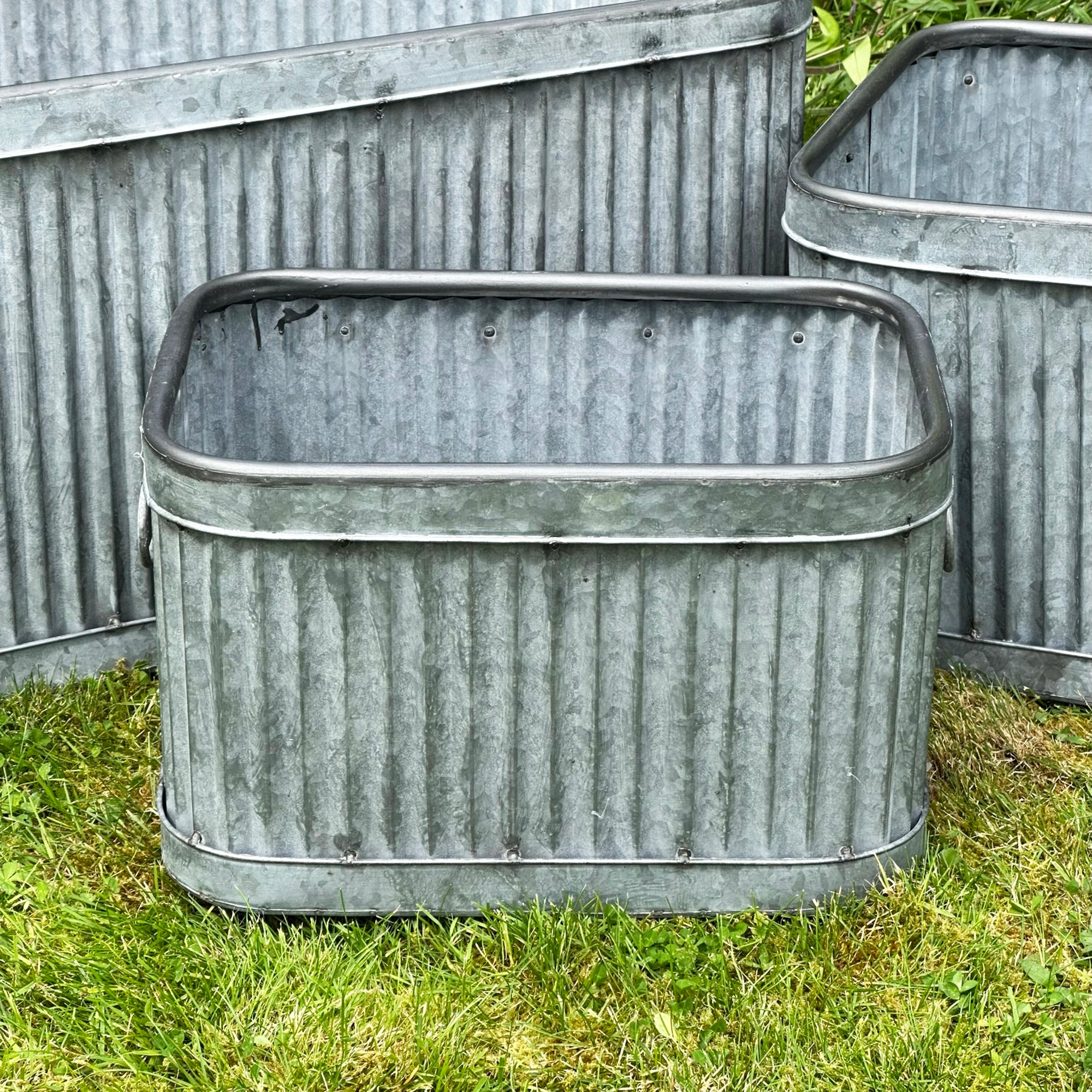Set mit 3 verzinkten rechteckigen Pflanzgefäßen