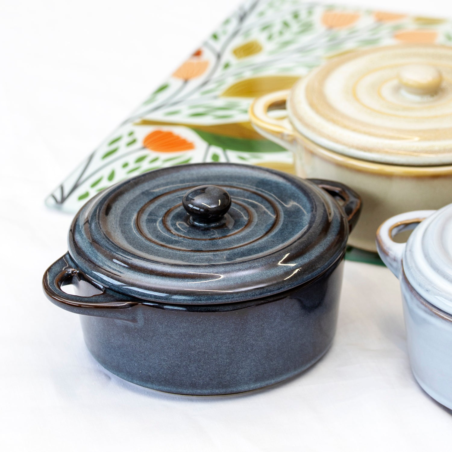 Set Of 4 Small Round Reactive Glaze Casserole Dishes