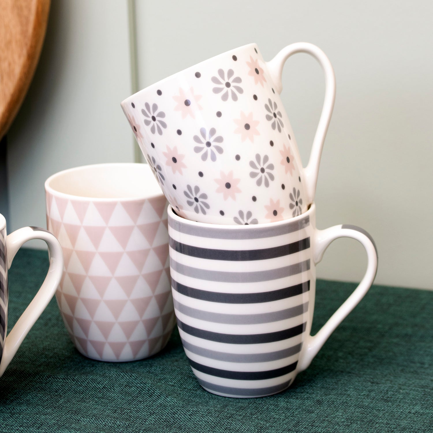 Set mit 4 salbeigrünen Tassen 350 ml