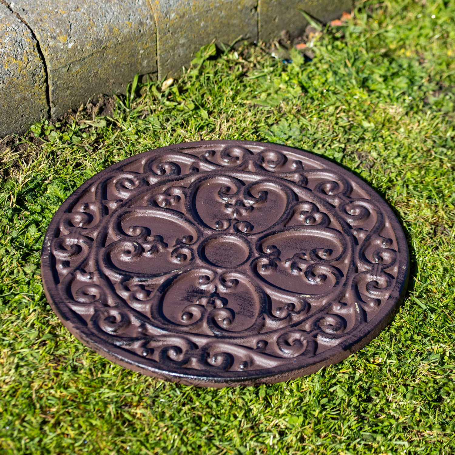 Classic Scroll Cast Iron Stepping Stone