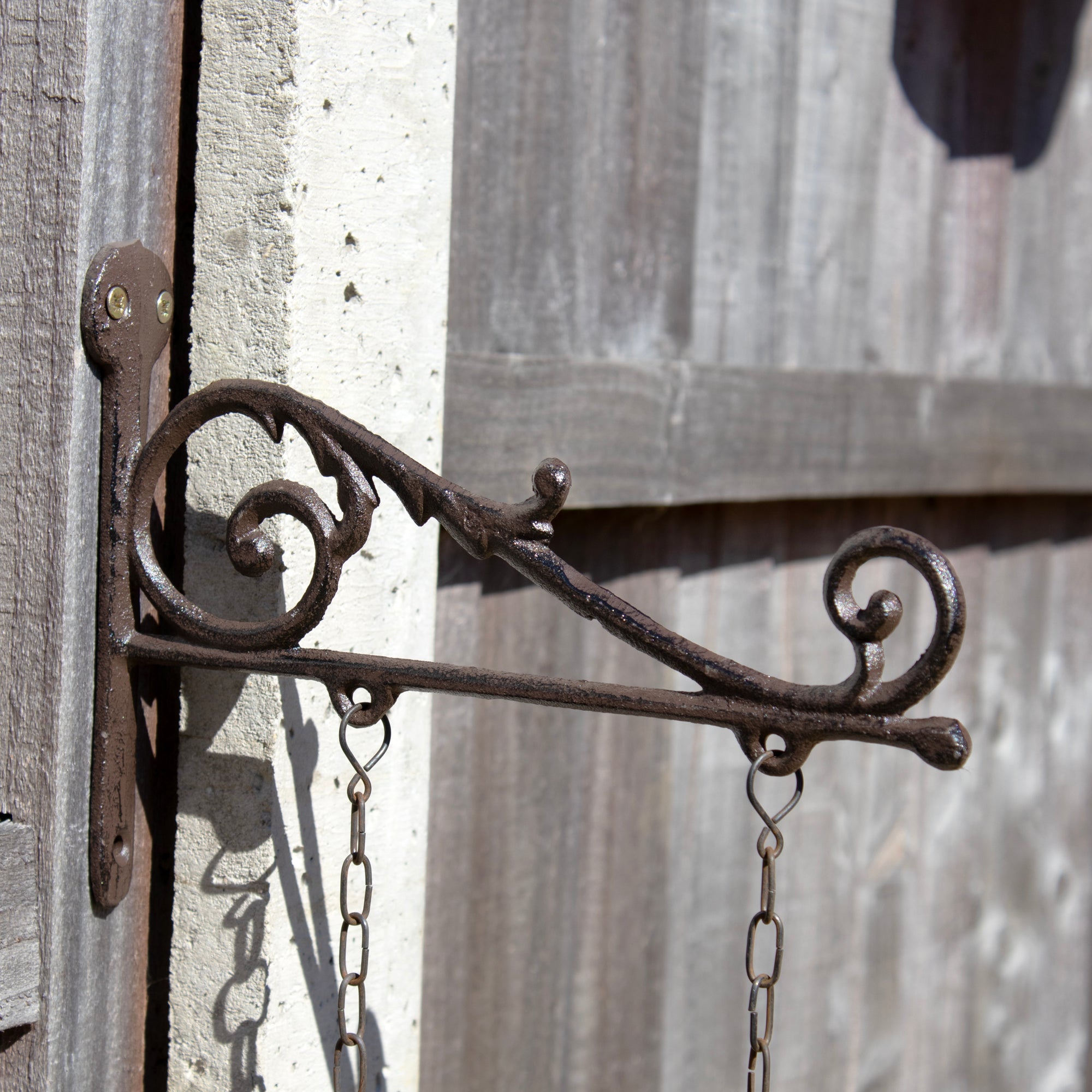 Cast Iron Welcome Sign With Wall Bracket