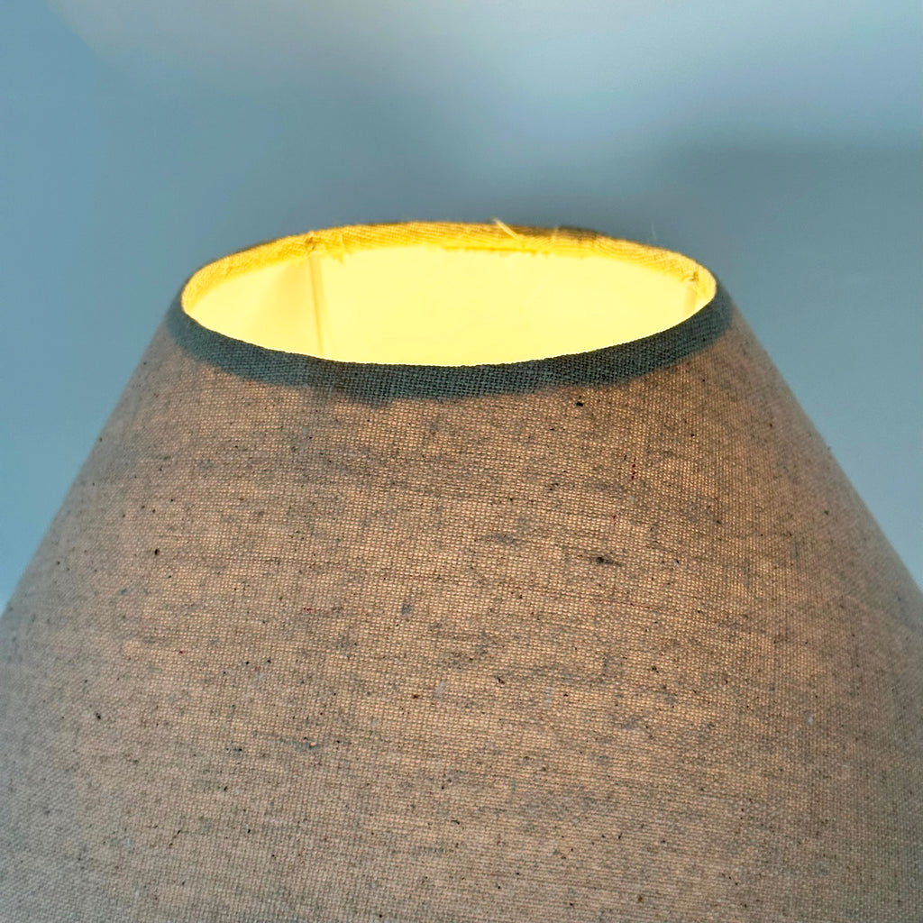 Nautische Lampe aus gedrehtem Seil