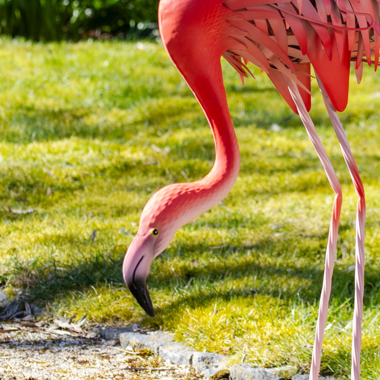 Metal Feeding Flamingo Garden Ornament
