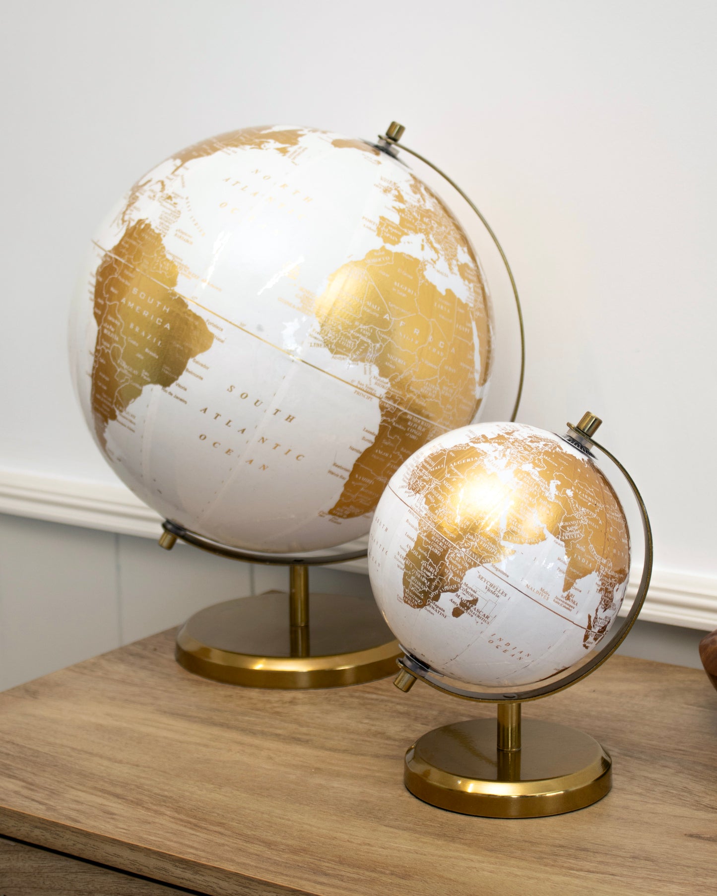 Glossy White & Gold Base Globe