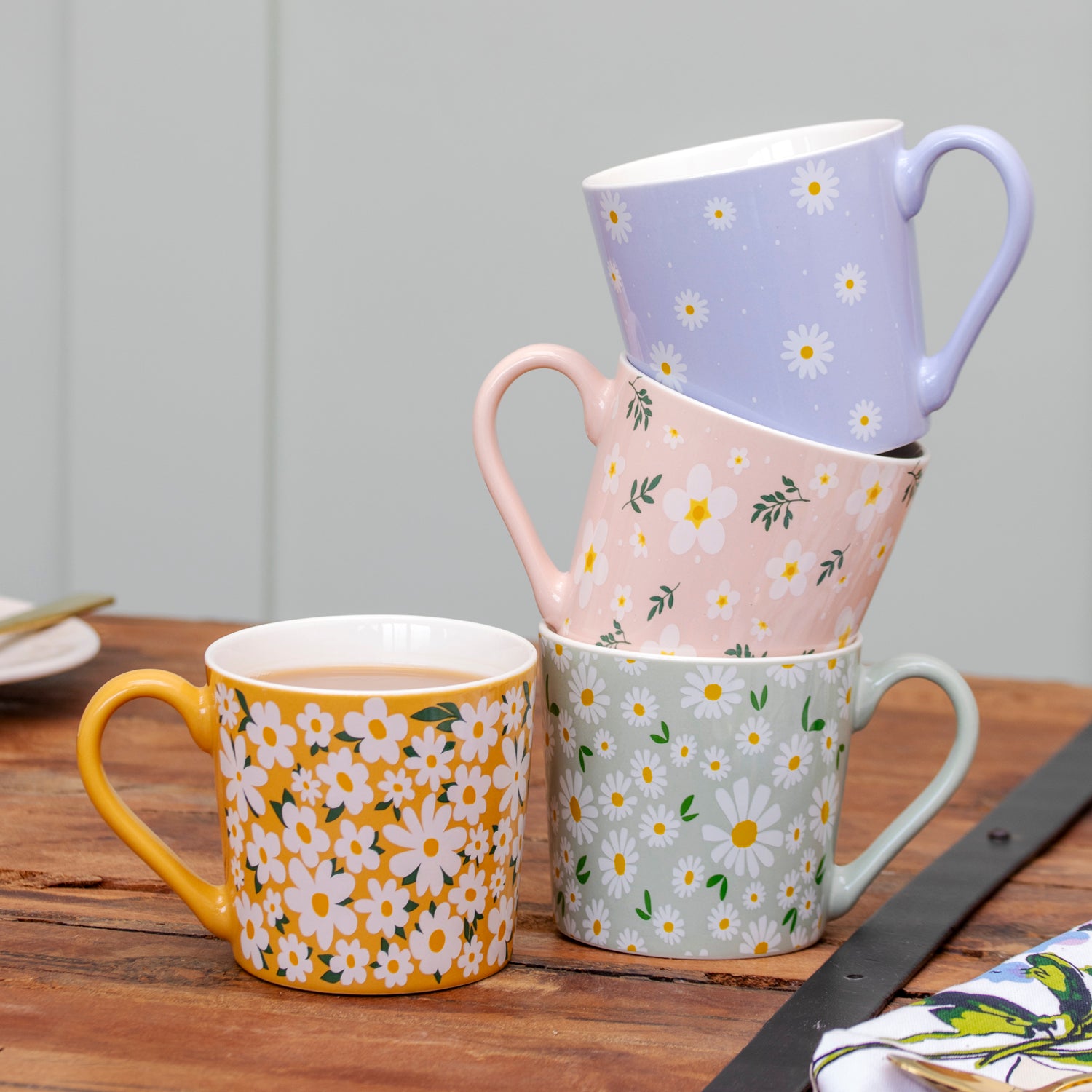 Set of 4 Pastel Daisy Print Mugs