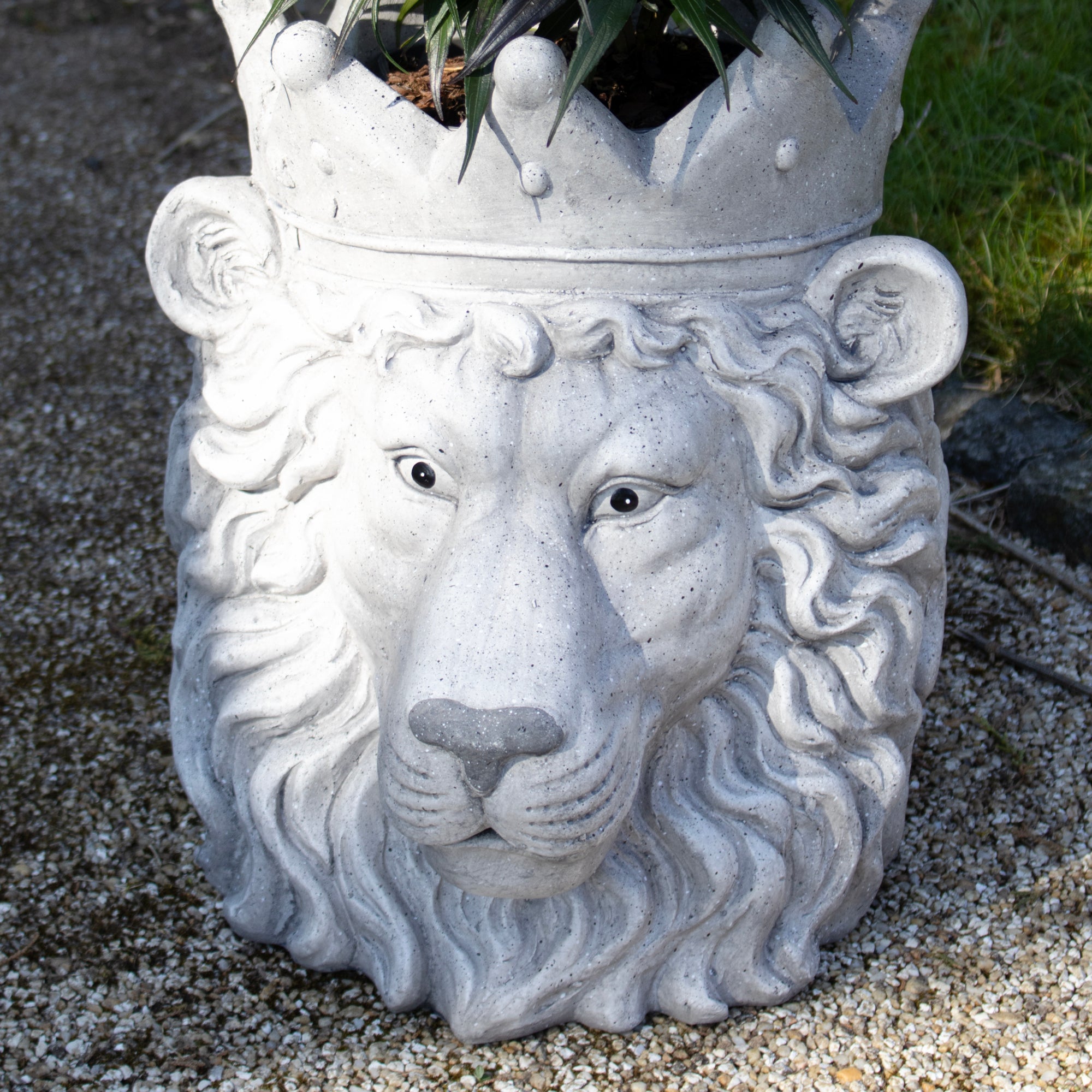 Majestic Lion Head Planter