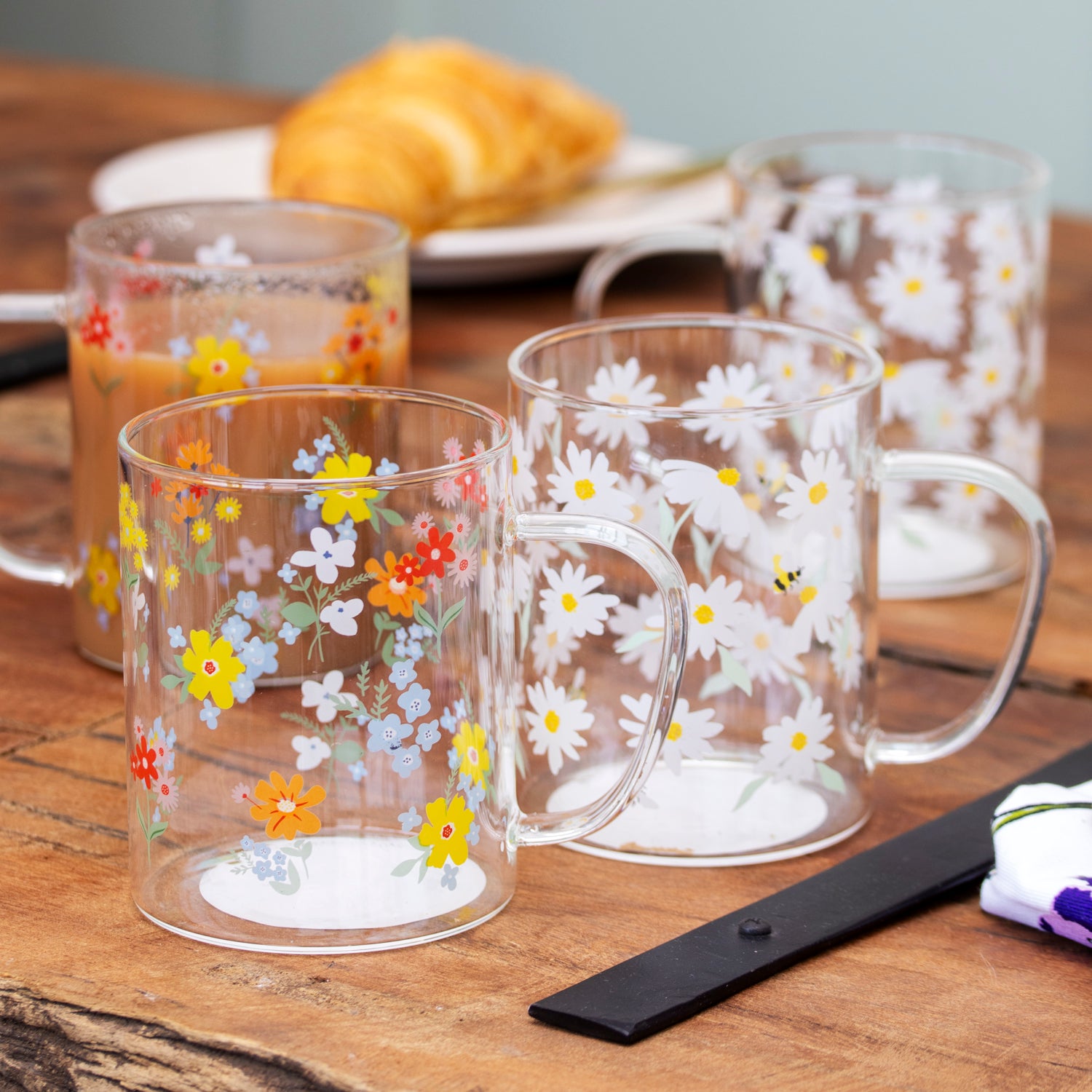 Set Of 4 Daisy Floral Glass Mugs