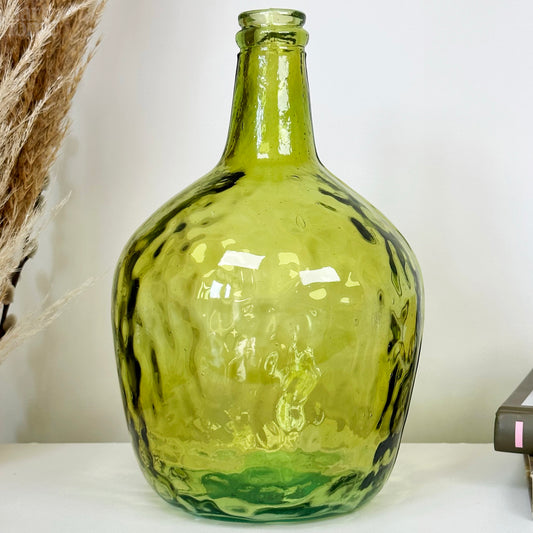 Grüne Flaschenvase aus recyceltem Glas