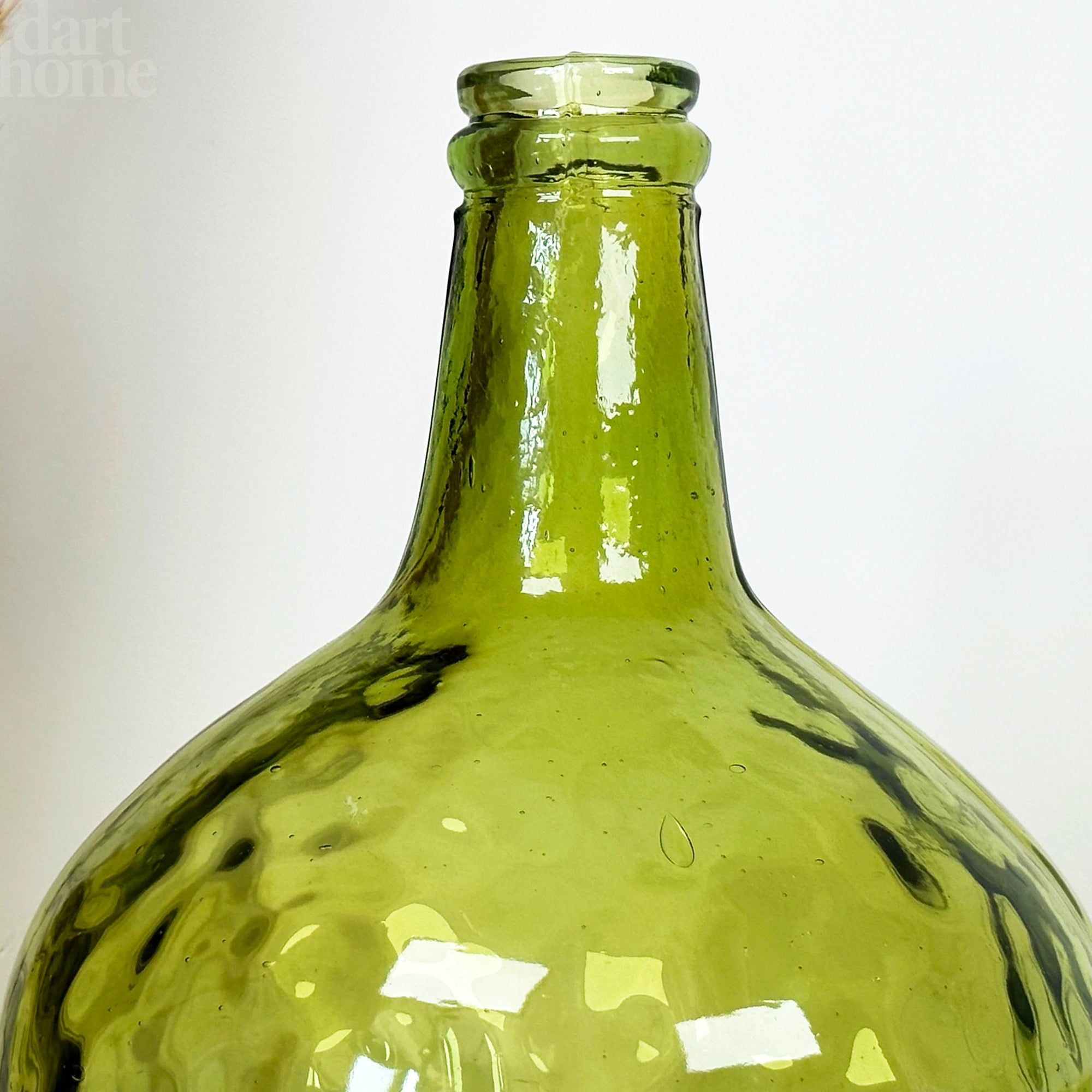 Grüne Flaschenvase aus recyceltem Glas